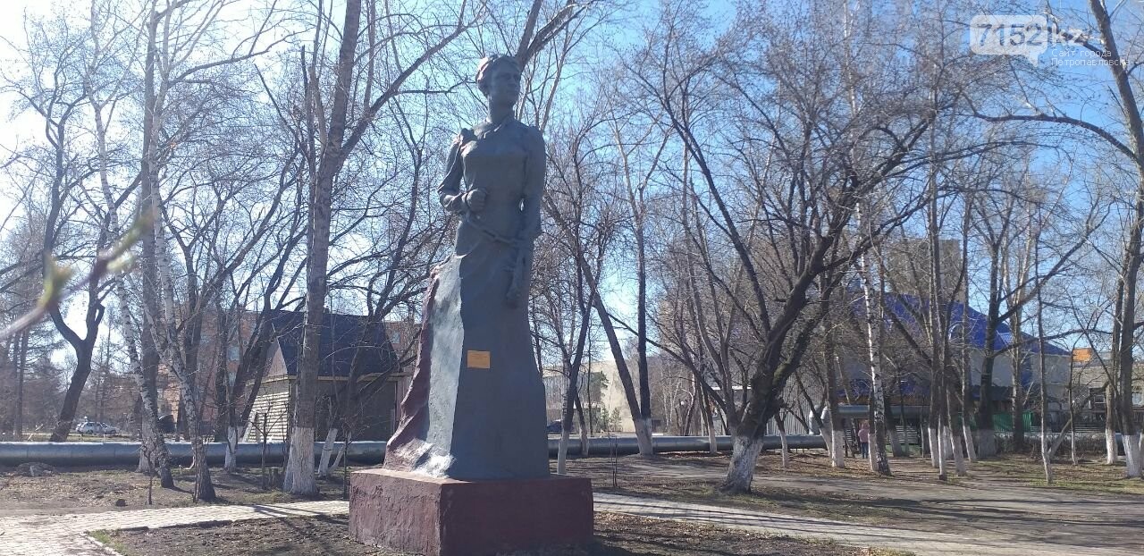 Памятник Насте Прокофичевой